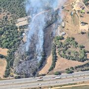 Incendi al veïnat de Coma Juliana (Mas Altaba) causat per un vehicle a l’AP7